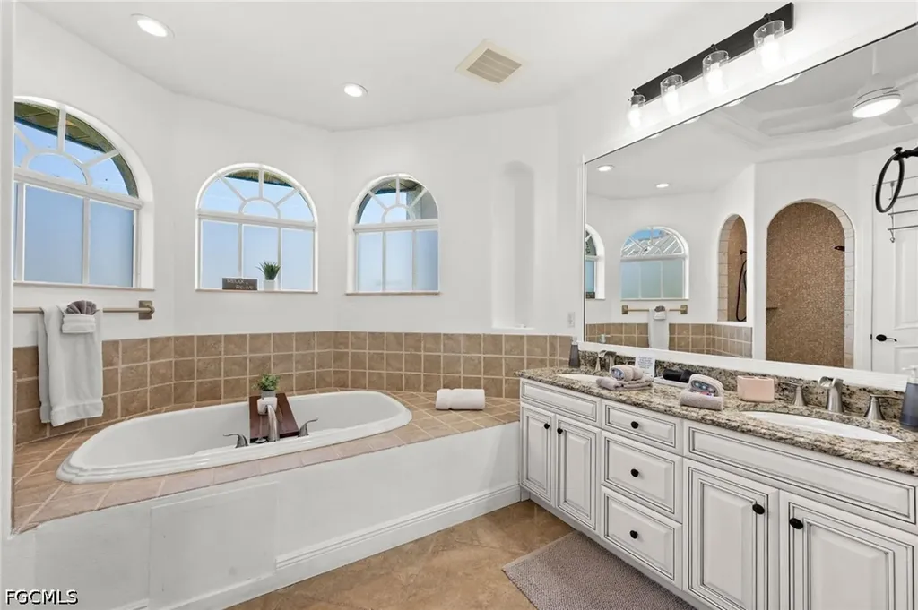 3041 SW 11th Place Cape Coral FL 33914