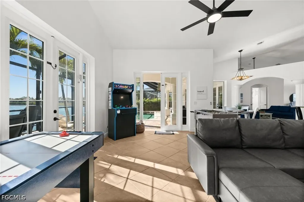 3041 SW 11th Place Cape Coral FL 33914