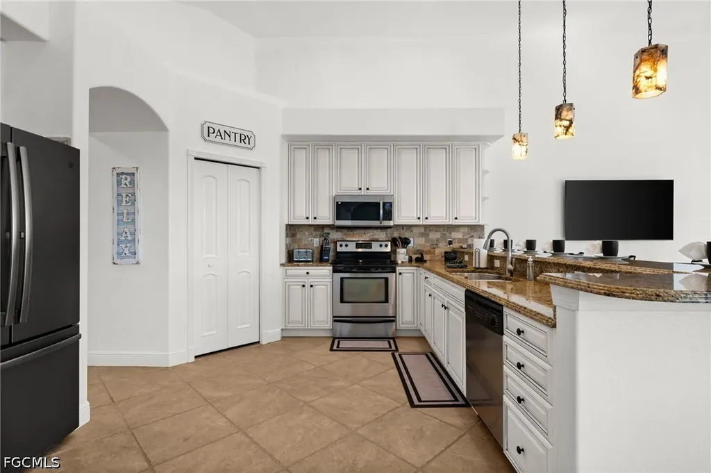 3041 SW 11th Place Cape Coral FL 33914