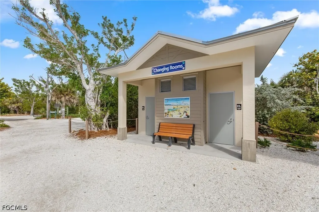 5304 Ladyfinger Lake Road Sanibel FL 33957