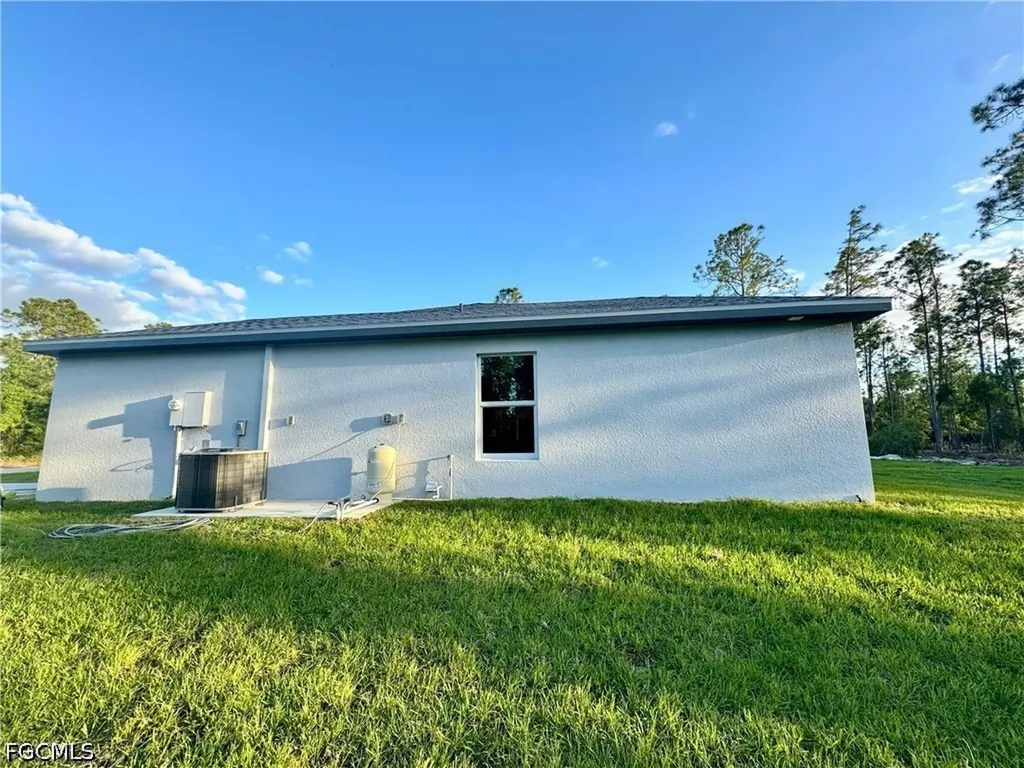 2305 Grant Avenue Alva FL 33920
