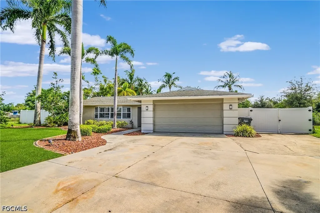 1687 N Flossmoor Road Fort Myers FL 33919