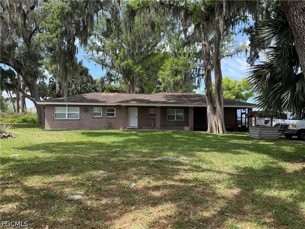 48 Harbor Circle Astatula FL 34705
