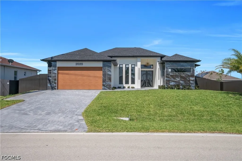 Cape Coral FL, 2020 Santa Barbara Boulevard N