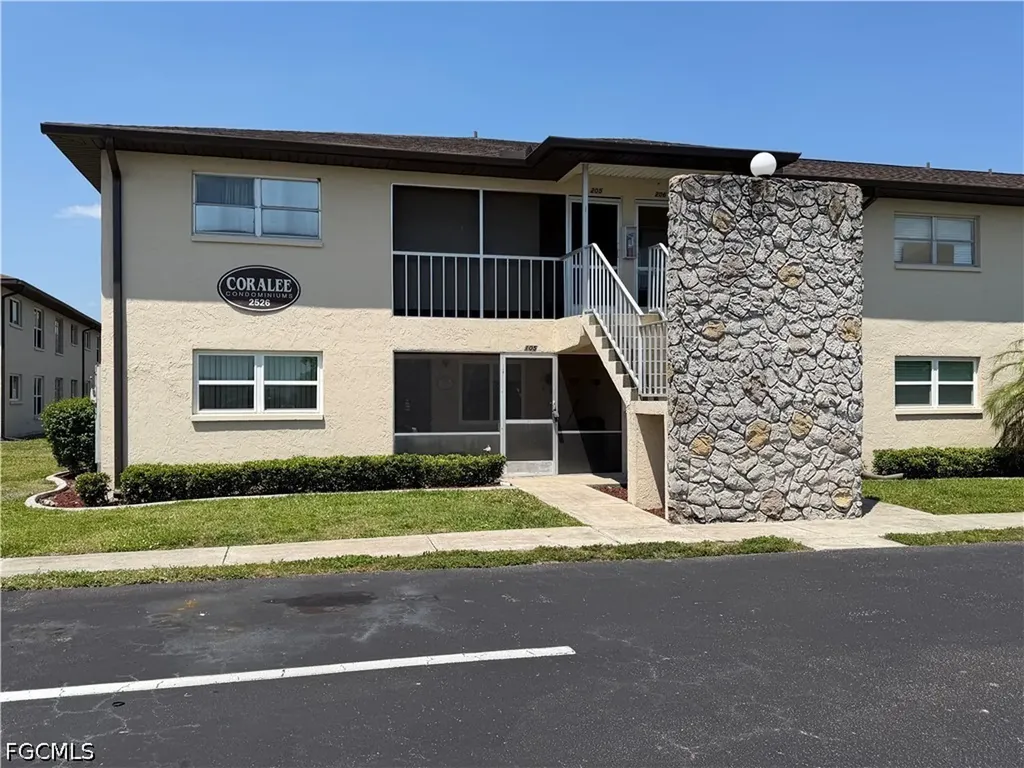 Cape Coral FL, 2526 SE 16th Place, Unit 105