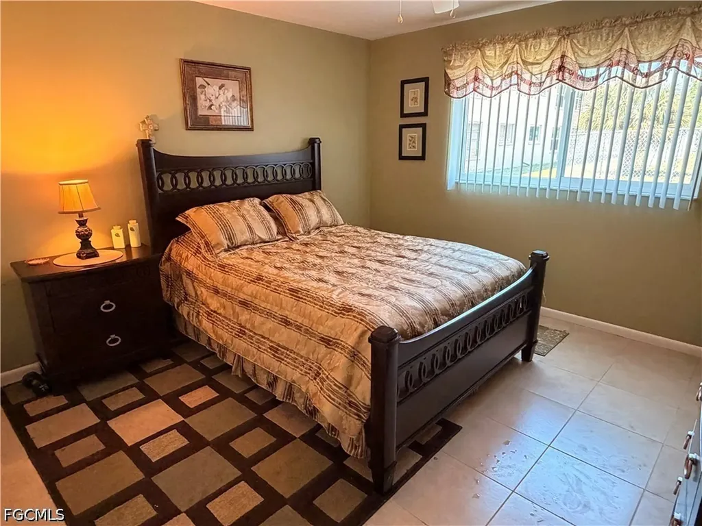 2526 SE 16th Place Cape Coral FL 33904