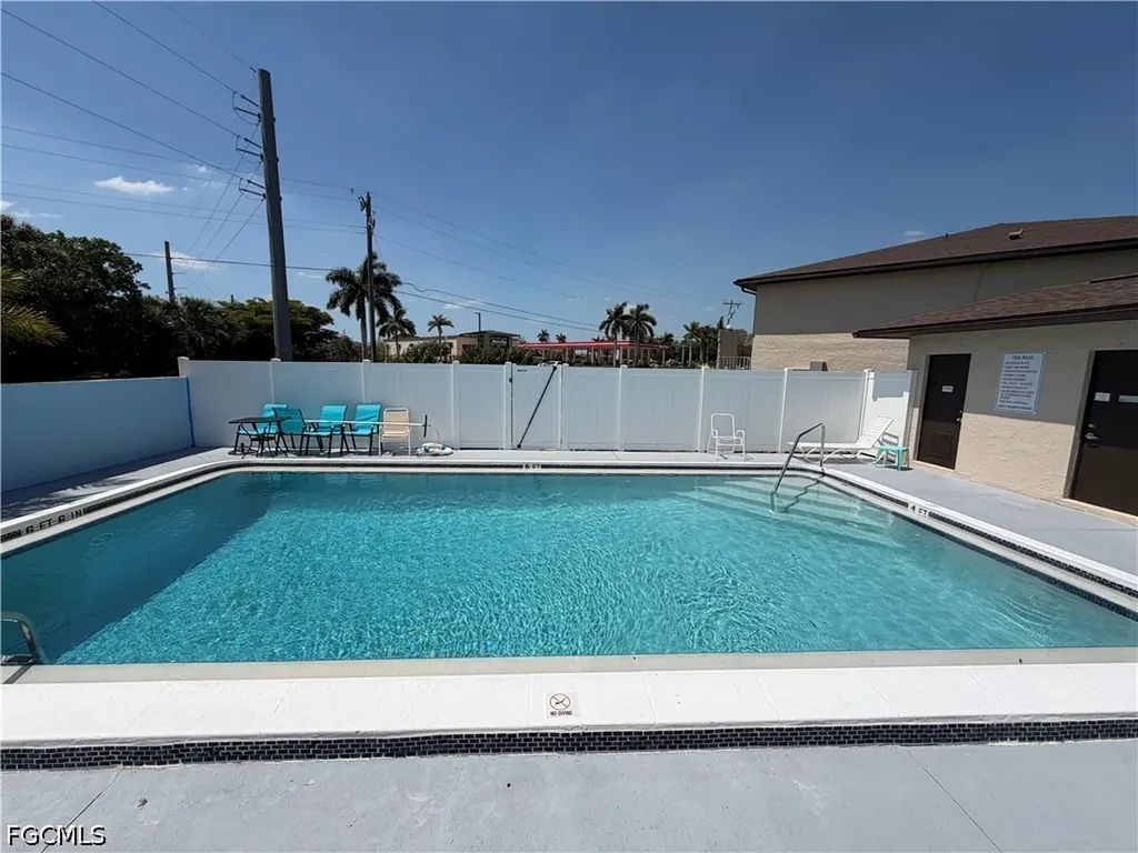 2526 SE 16th Place Cape Coral FL 33904