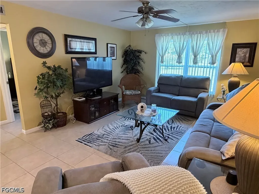 2526 SE 16th Place Cape Coral FL 33904