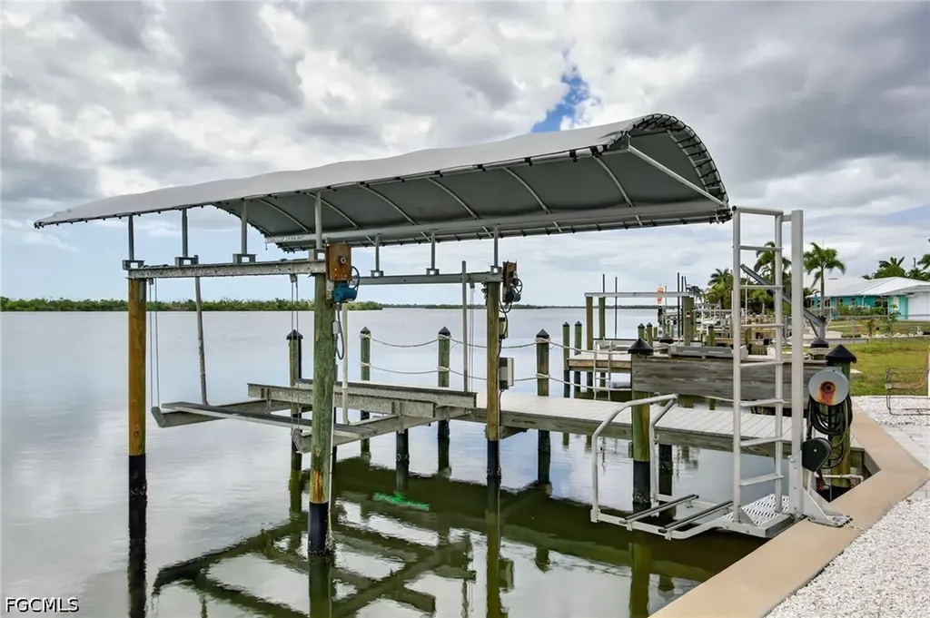 11859 Island Avenue Matlacha FL 33993
