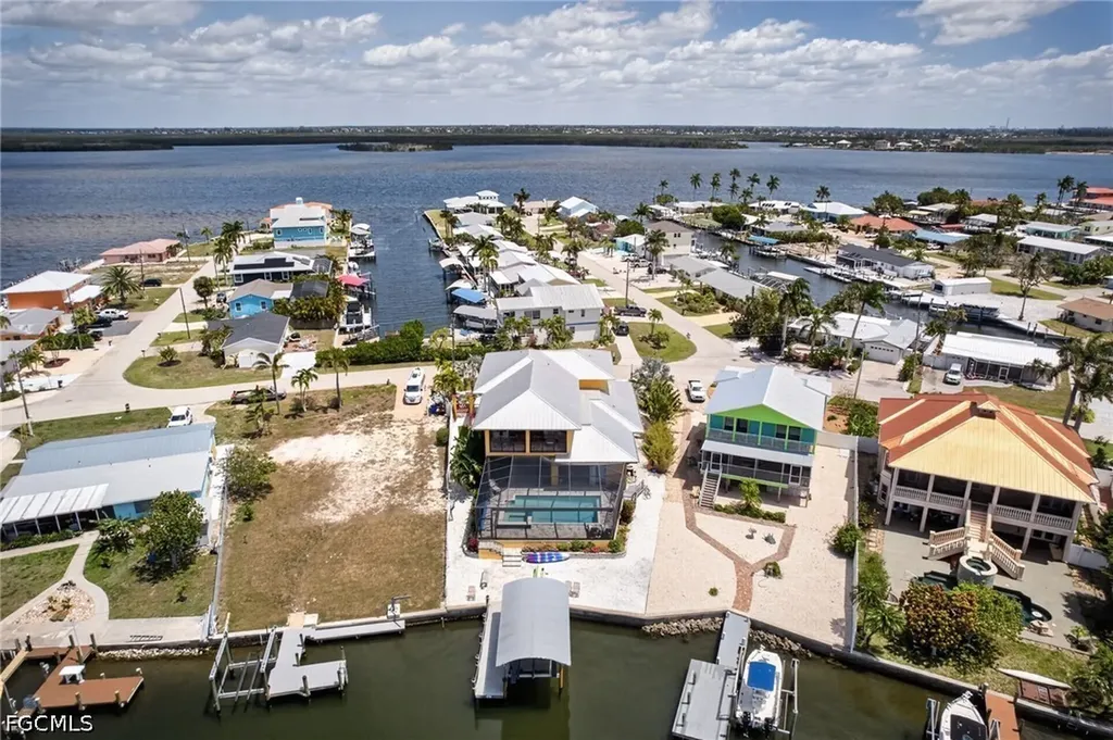 11859 Island Avenue Matlacha FL 33993