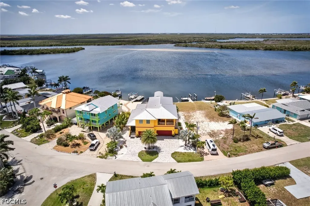 11859 Island Avenue Matlacha FL 33993