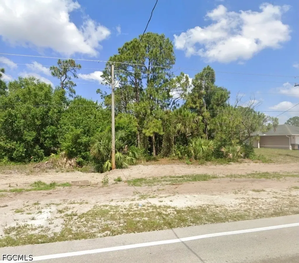 410/412 Bell Boulevard S Lehigh Acres FL 33974