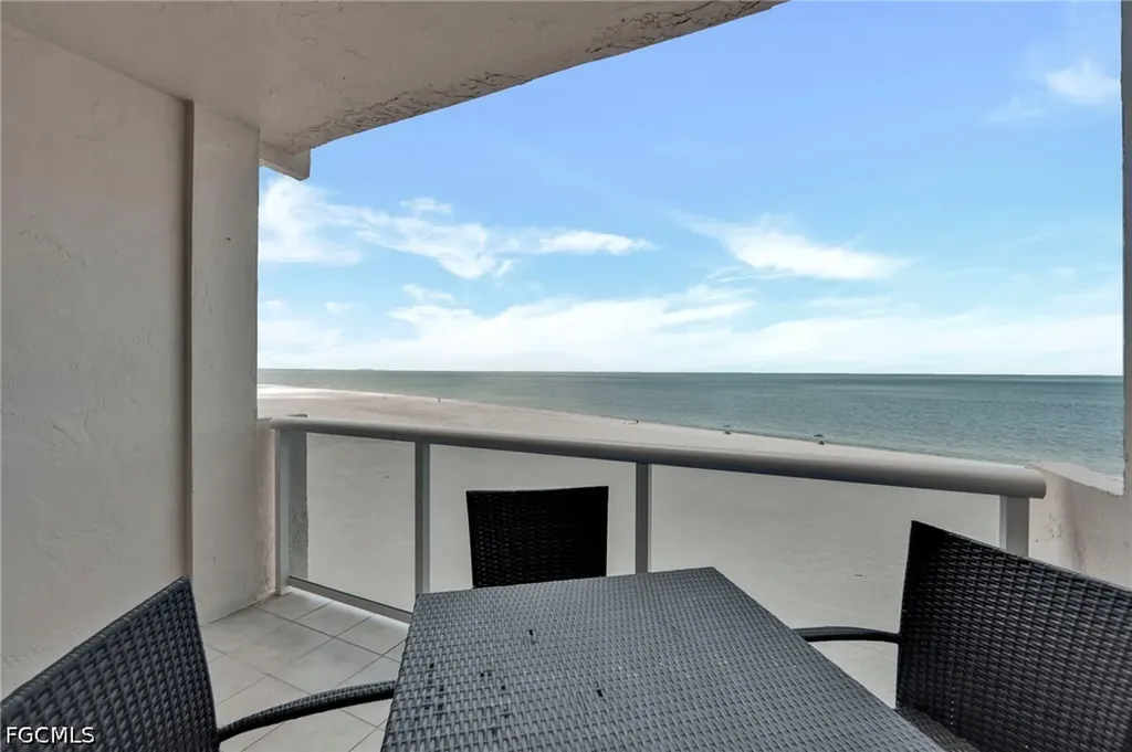 Fort Myers Beach FL, 7400 Estero Boulevard, Unit 525