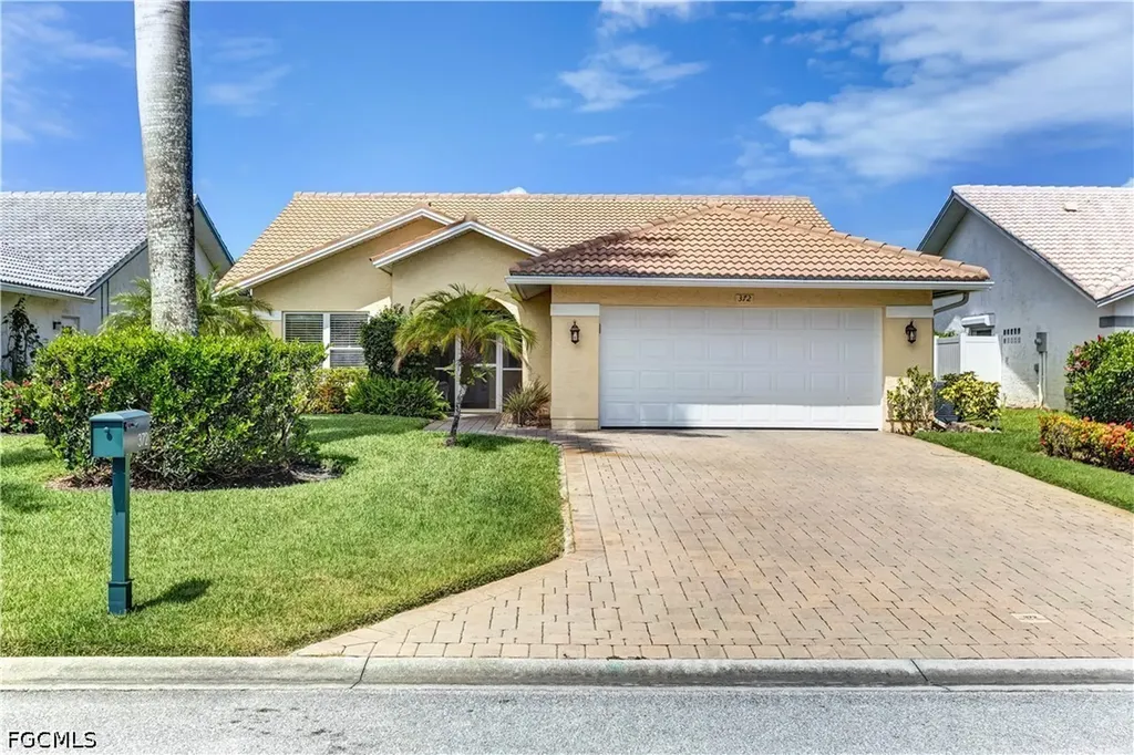372 Fox Den Circle Naples FL 34104