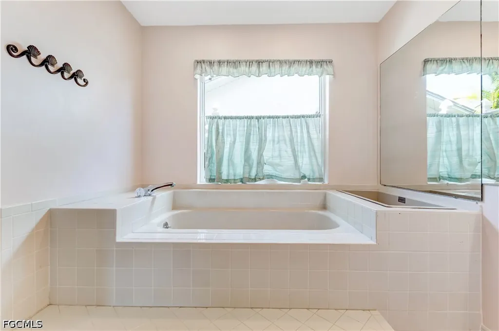 372 Fox Den Circle Naples FL 34104