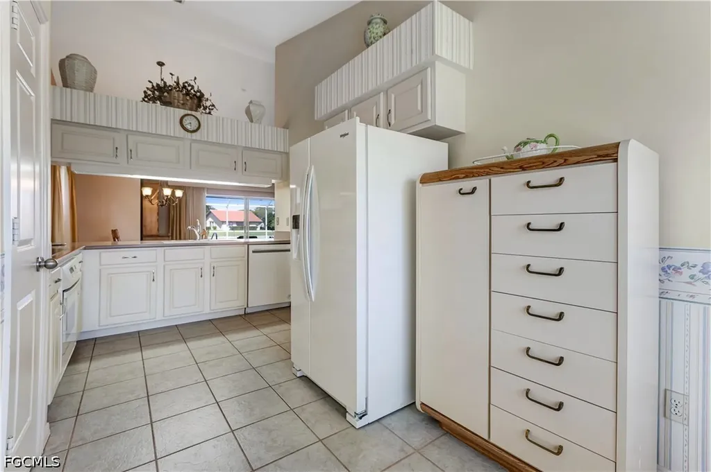 372 Fox Den Circle Naples FL 34104