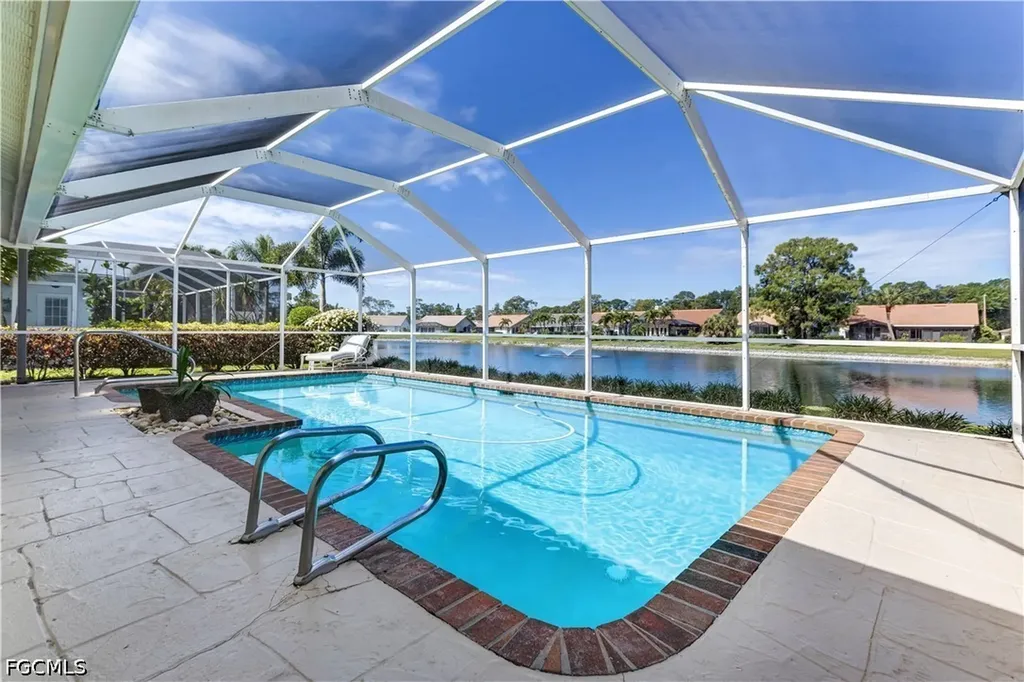 372 Fox Den Circle Naples FL 34104