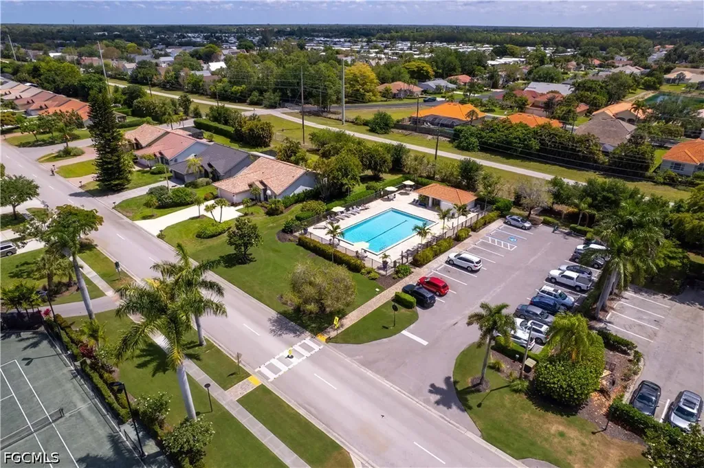 372 Fox Den Circle Naples FL 34104