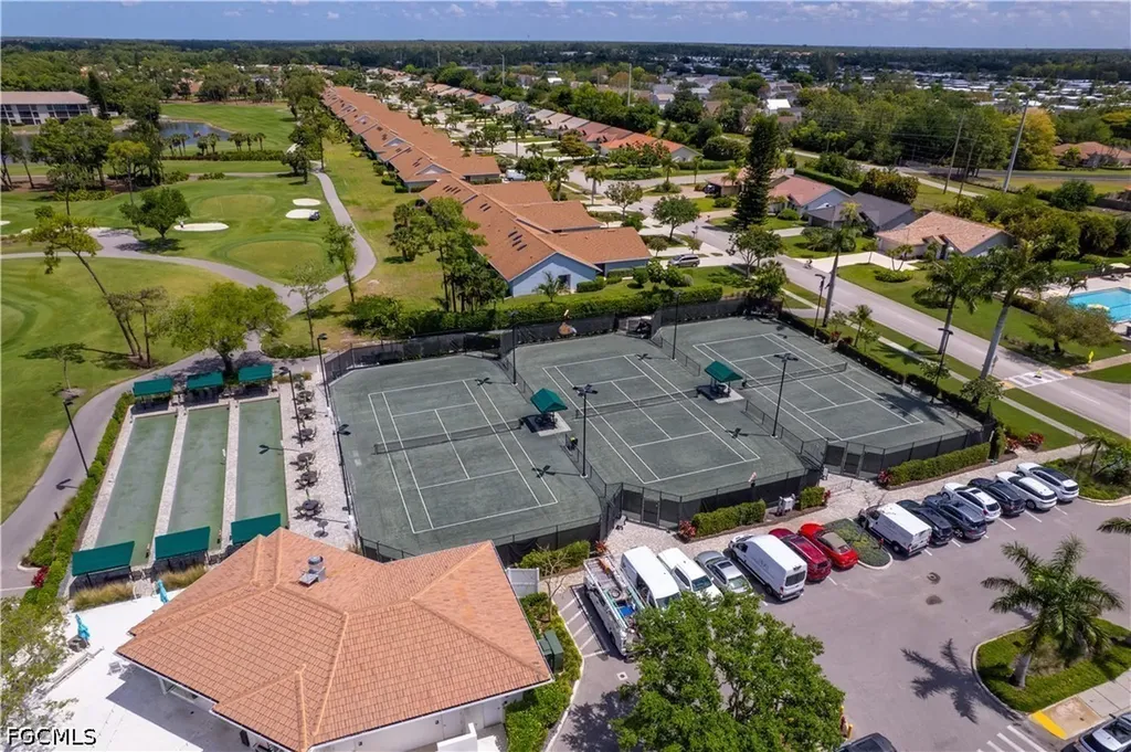 372 Fox Den Circle Naples FL 34104