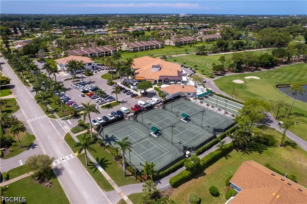 372 Fox Den Circle Naples FL 34104