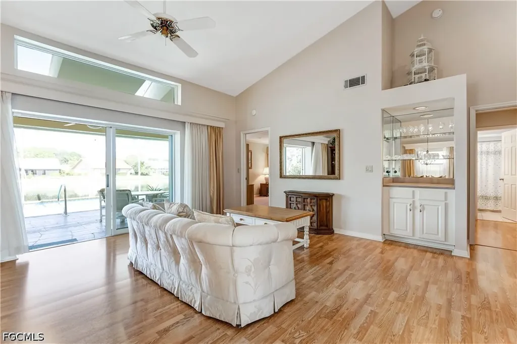 372 Fox Den Circle Naples FL 34104