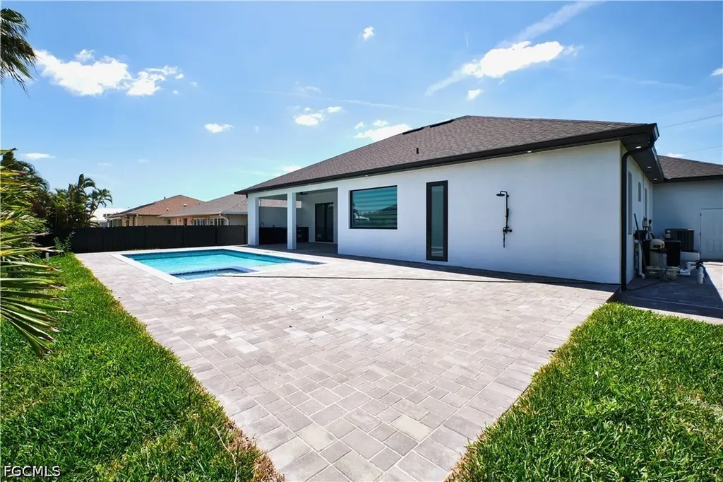2717 SW 22nd Avenue Cape Coral FL 33914