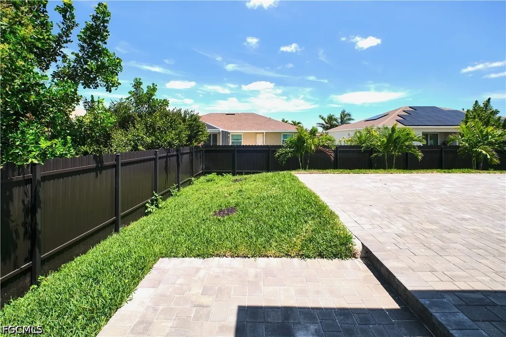2717 SW 22nd Avenue Cape Coral FL 33914