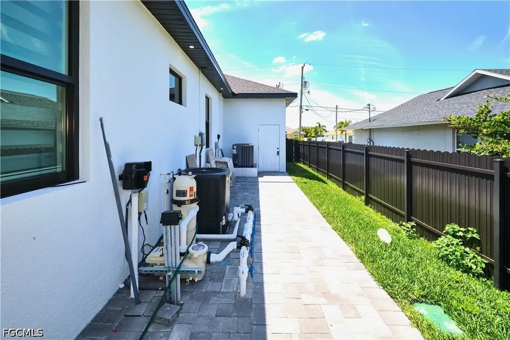 2717 SW 22nd Avenue Cape Coral FL 33914
