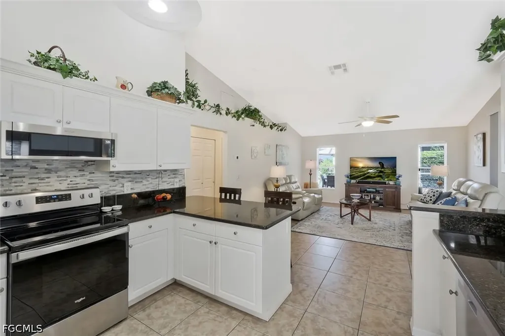 2217 NE 1st Place Cape Coral FL 33909