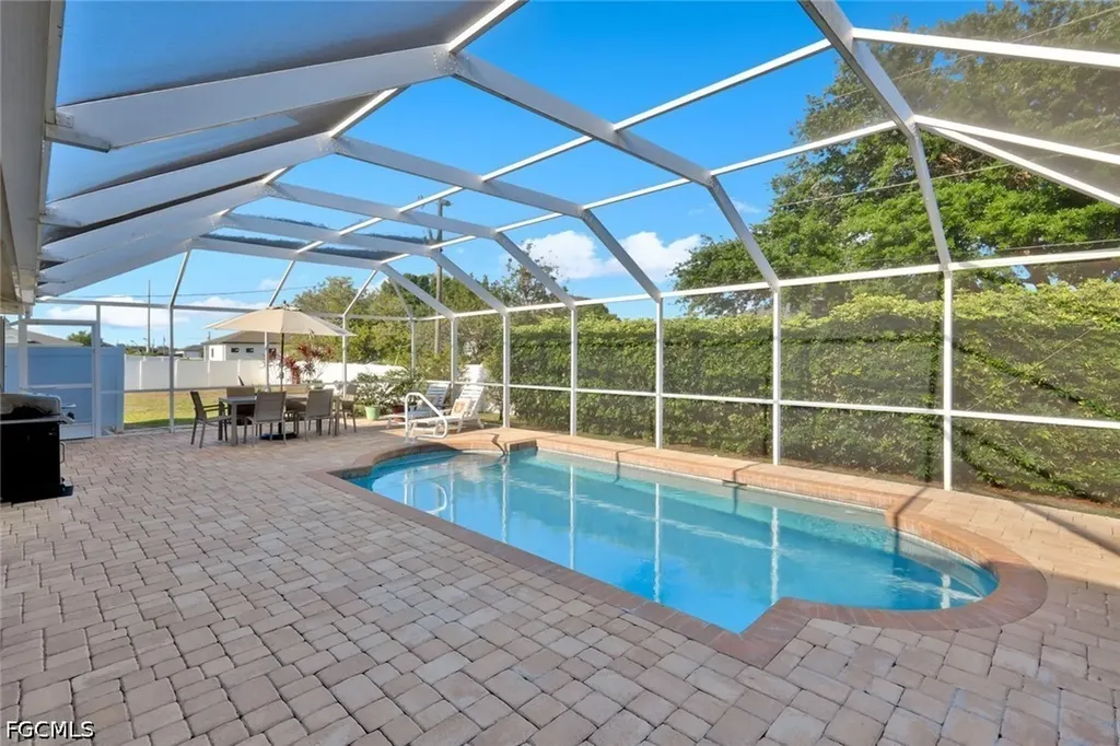 2217 NE 1st Place Cape Coral FL 33909