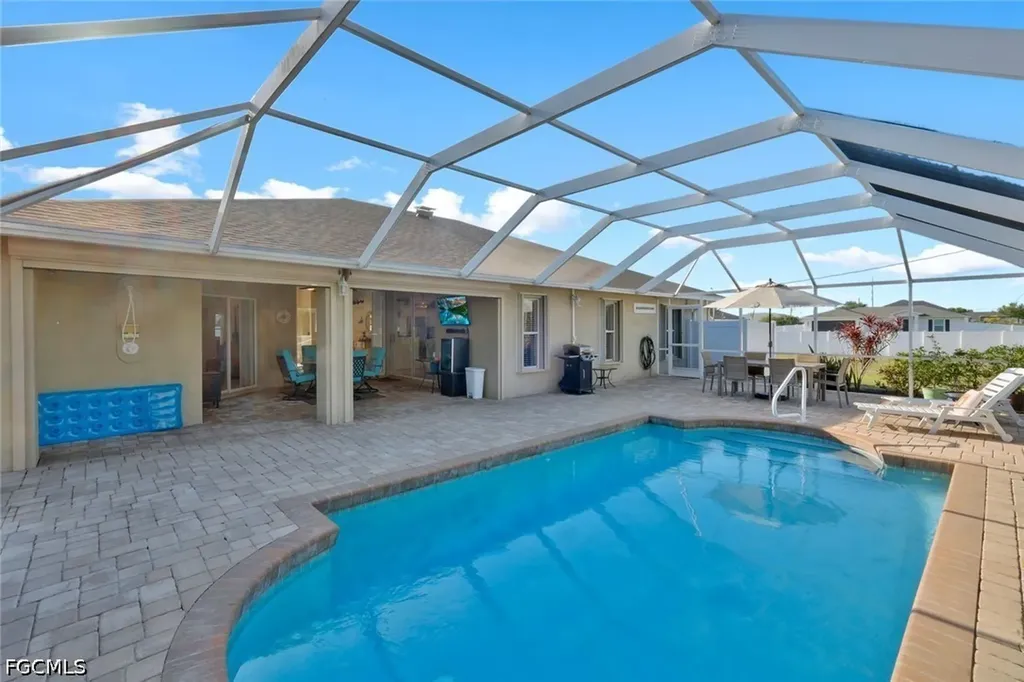 2217 NE 1st Place Cape Coral FL 33909