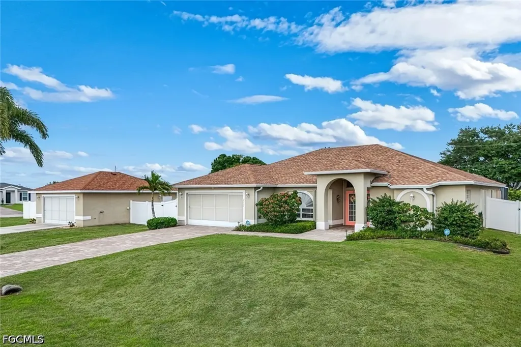 2217 NE 1st Place Cape Coral FL 33909