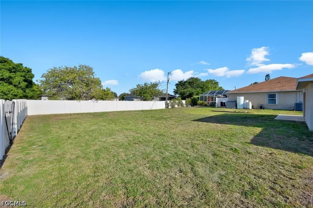 2217 NE 1st Place Cape Coral FL 33909