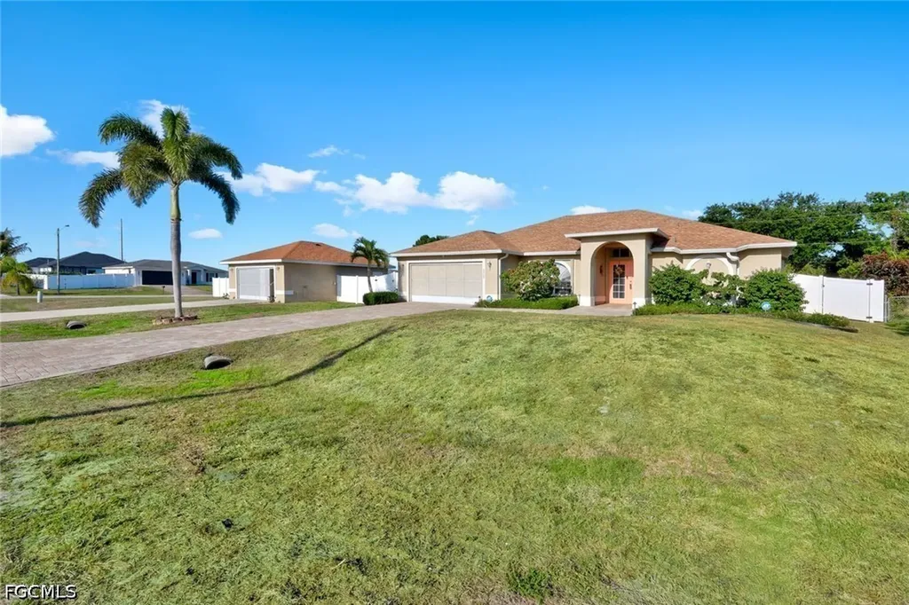 2217 NE 1st Place Cape Coral FL 33909