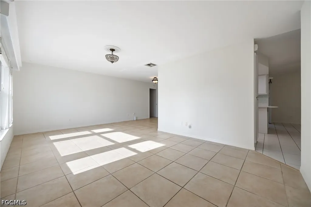 2212 SW 11th Court Cape Coral FL 33991