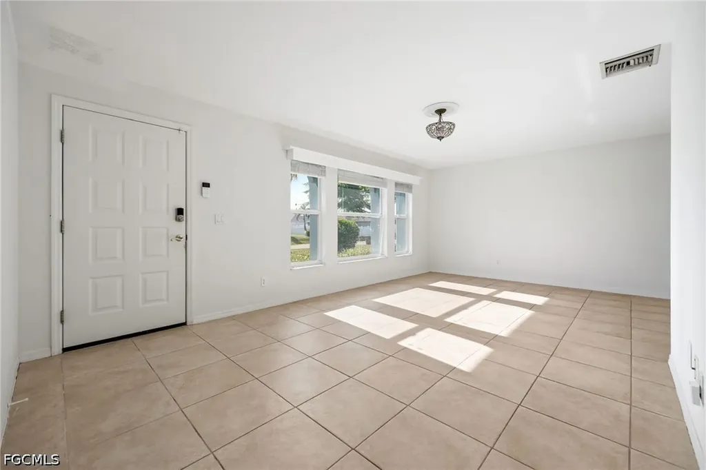 2212 SW 11th Court Cape Coral FL 33991
