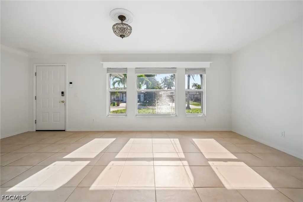 2212 SW 11th Court Cape Coral FL 33991