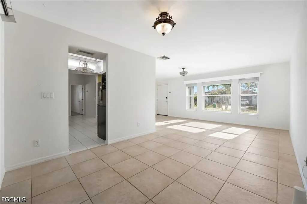 2212 SW 11th Court Cape Coral FL 33991