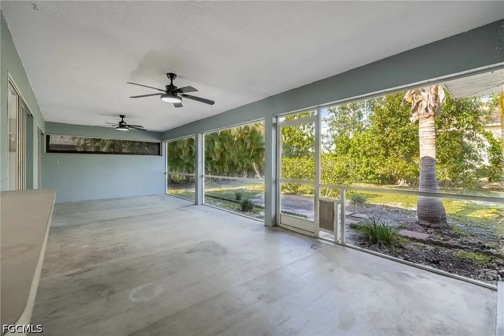 2212 SW 11th Court Cape Coral FL 33991