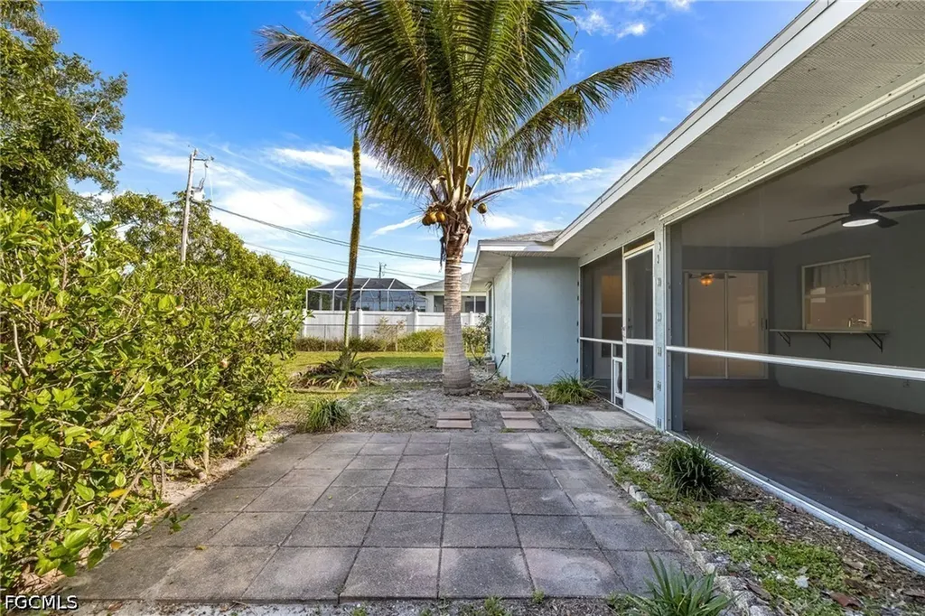 2212 SW 11th Court Cape Coral FL 33991
