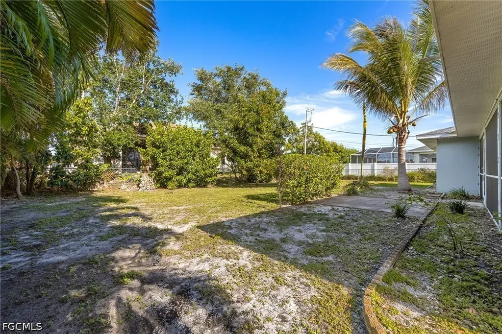 2212 SW 11th Court Cape Coral FL 33991
