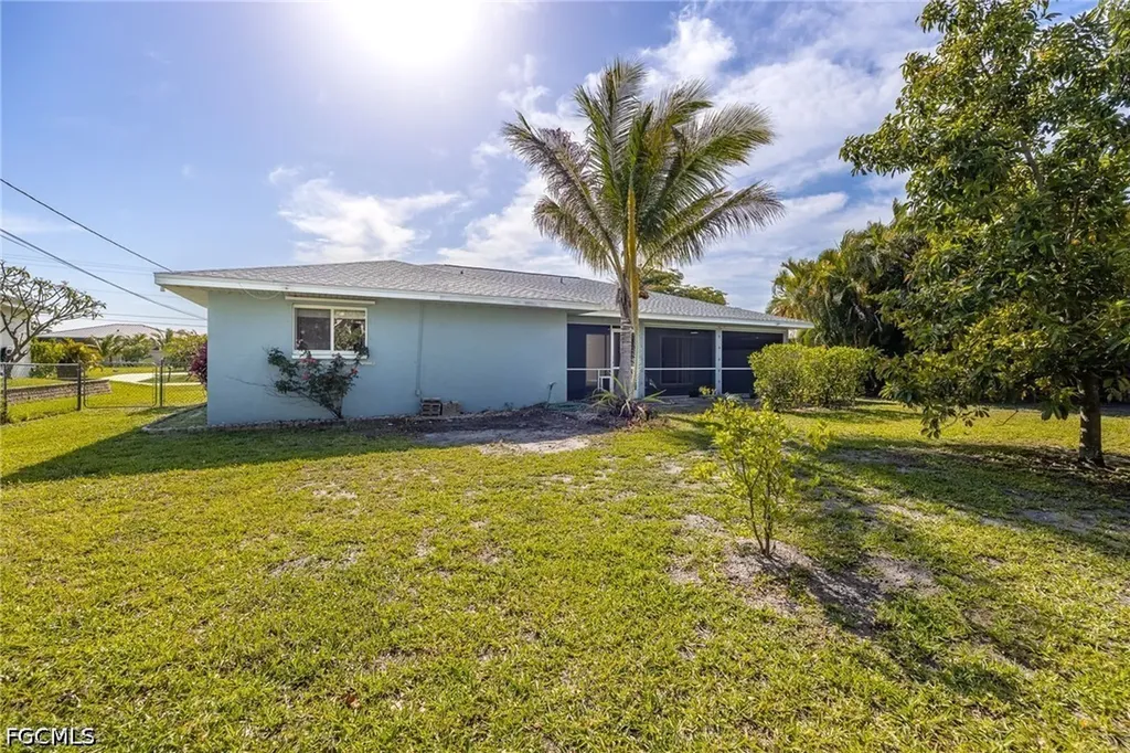 2212 SW 11th Court Cape Coral FL 33991