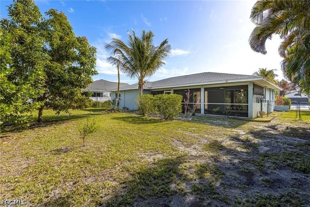 2212 SW 11th Court Cape Coral FL 33991