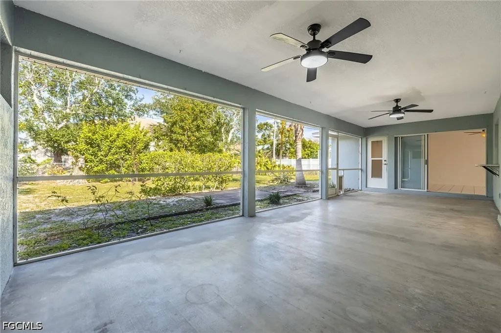 2212 SW 11th Court Cape Coral FL 33991