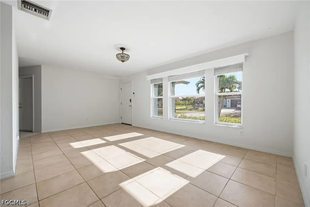 2212 SW 11th Court Cape Coral FL 33991