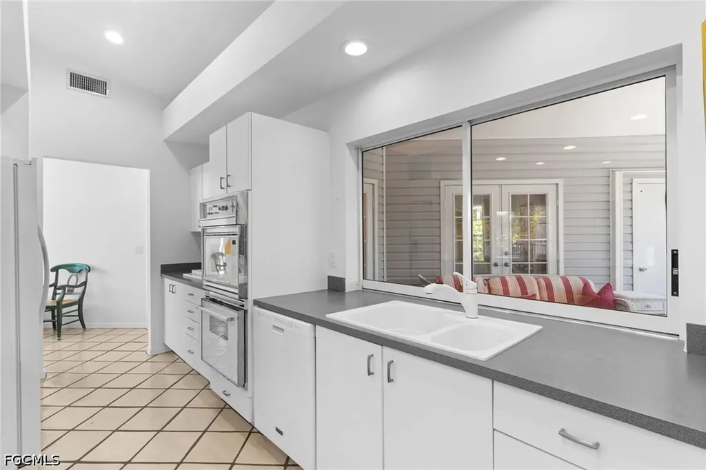 480 Las Tiendas Lane Sanibel FL 33957