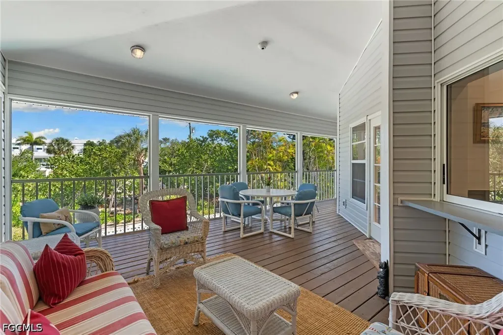 480 Las Tiendas Lane Sanibel FL 33957
