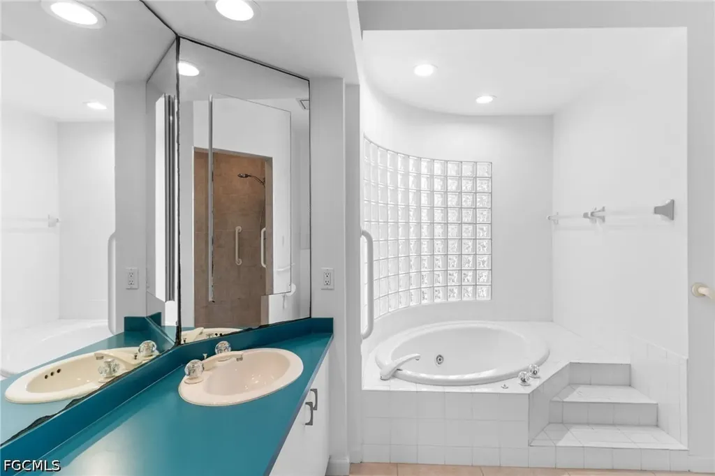 480 Las Tiendas Lane Sanibel FL 33957