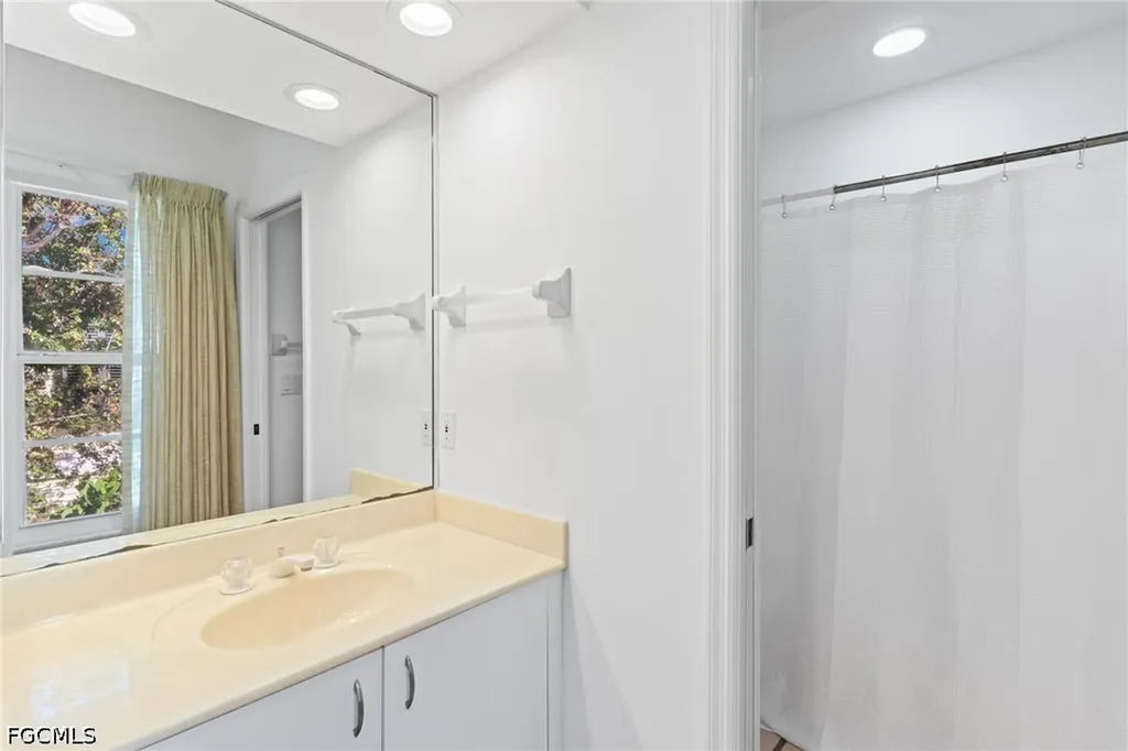 480 Las Tiendas Lane Sanibel FL 33957