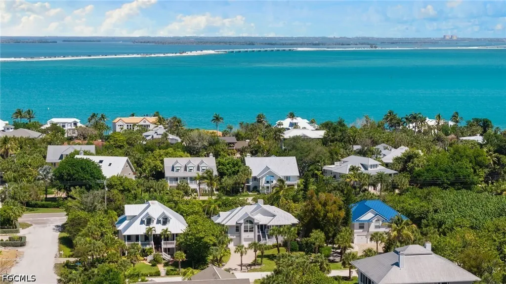 480 Las Tiendas Lane Sanibel FL 33957
